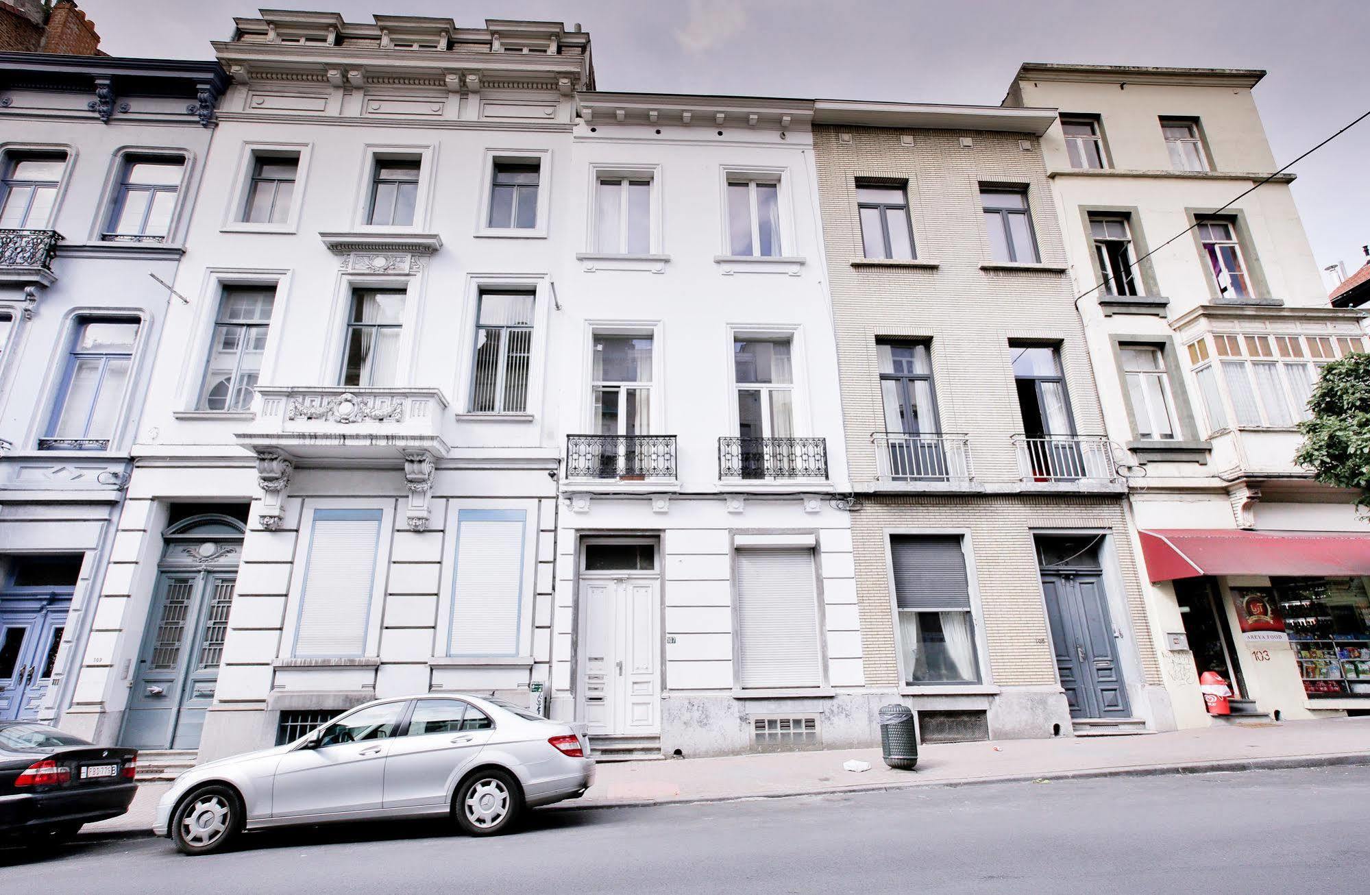בריסל Louise Uptown Apartments מראה חיצוני תמונה