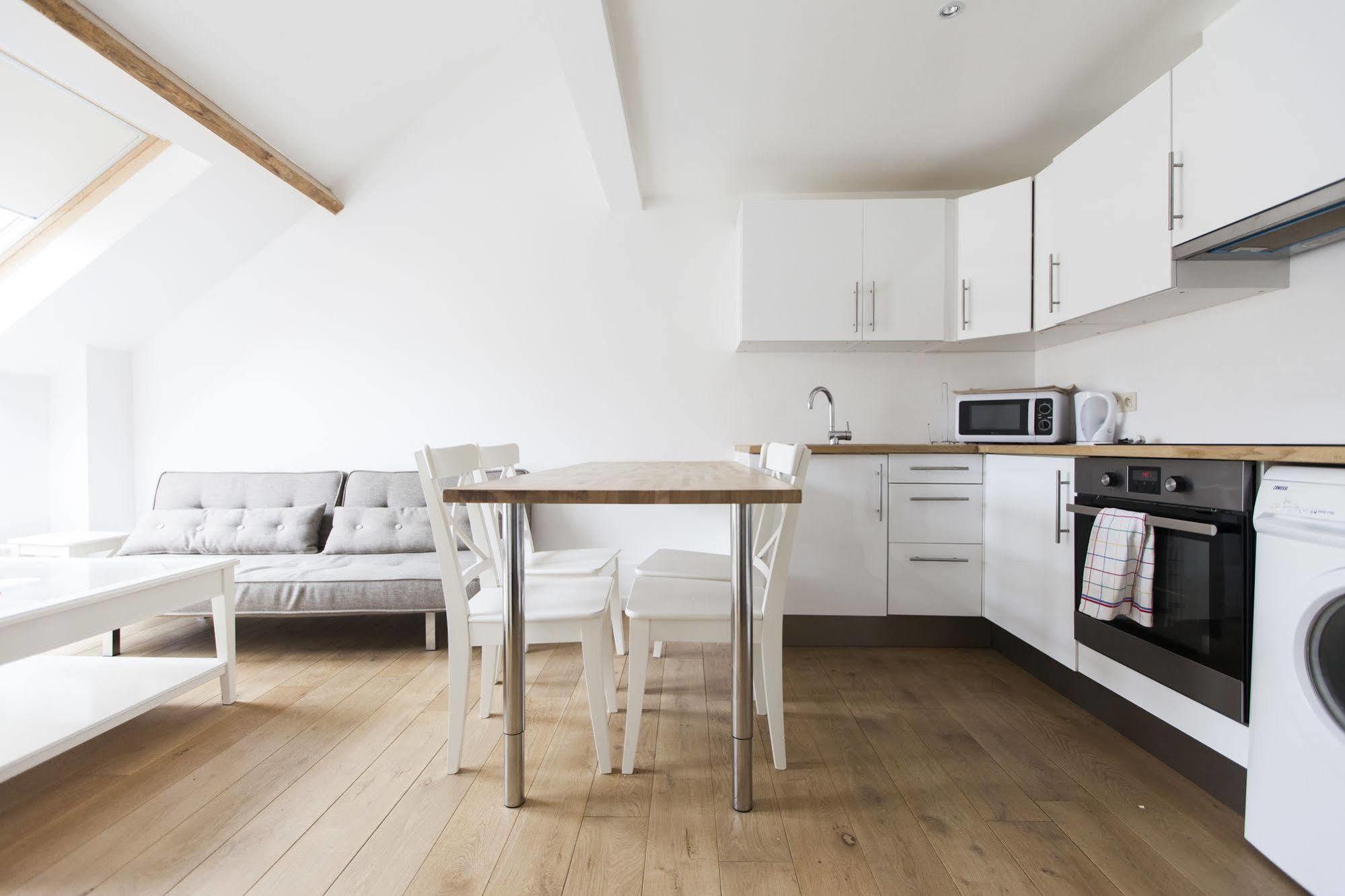 בריסל Louise Uptown Apartments מראה חיצוני תמונה