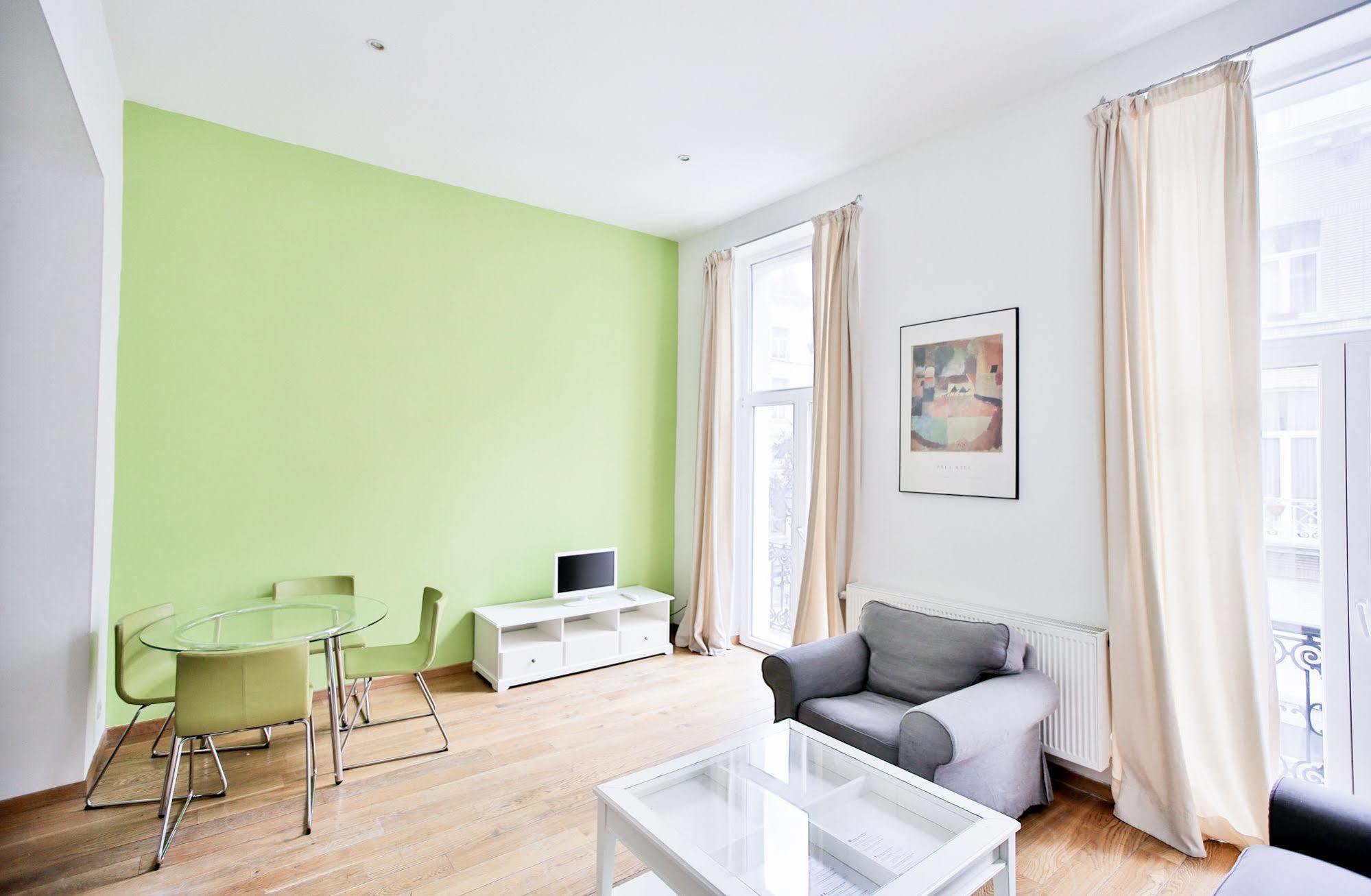 בריסל Louise Uptown Apartments מראה חיצוני תמונה