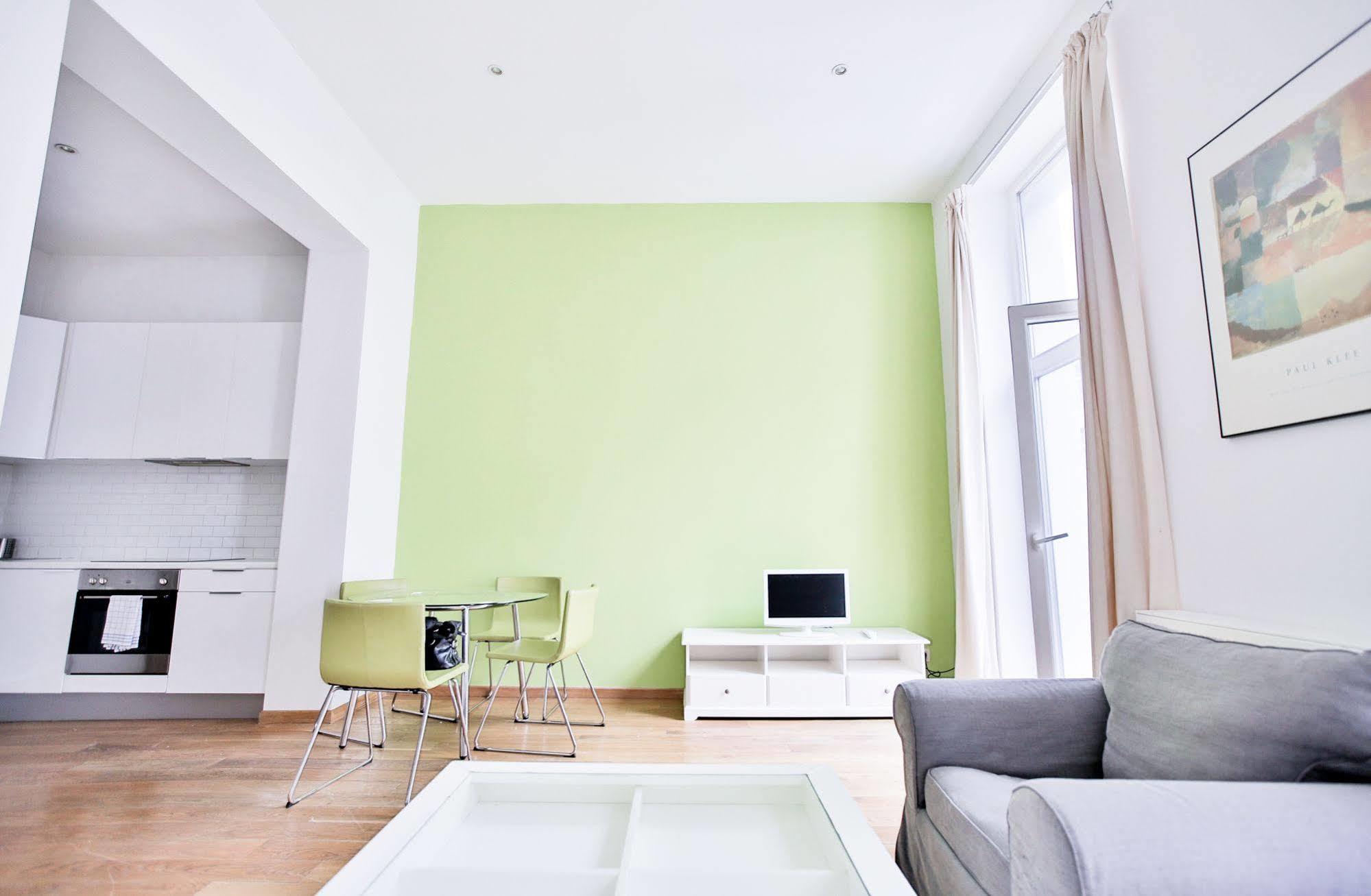 בריסל Louise Uptown Apartments מראה חיצוני תמונה