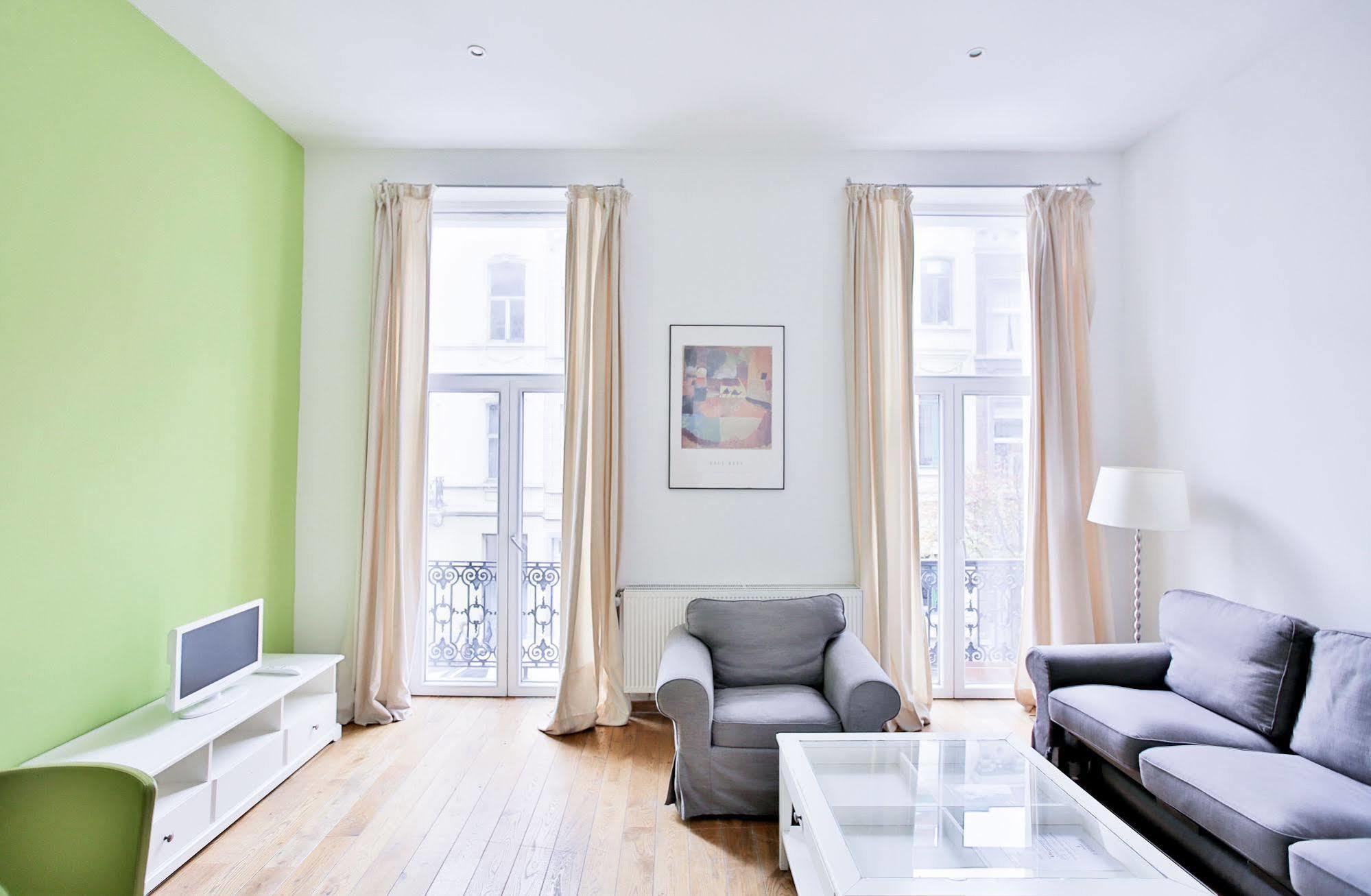 בריסל Louise Uptown Apartments מראה חיצוני תמונה