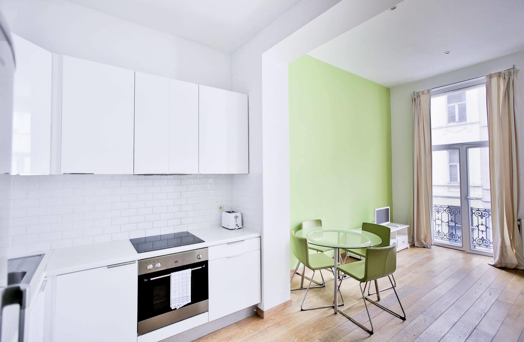 בריסל Louise Uptown Apartments מראה חיצוני תמונה