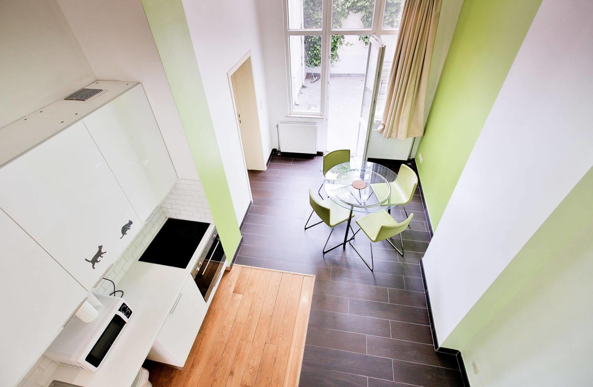 בריסל Louise Uptown Apartments מראה חיצוני תמונה